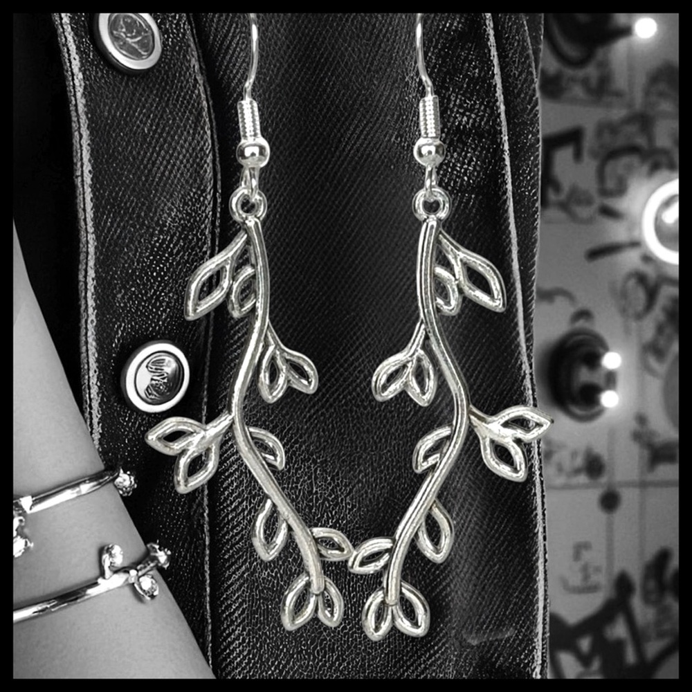 5 For $25💫Long Silver Branch Earrings